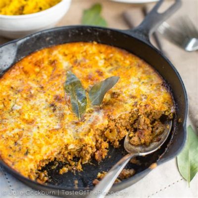   Bobotie! Uma explosão de sabores com especiarias quentes e uma cobertura rica em ovos.