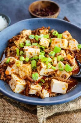  Mapo Tofu: Uma Explosão de Sabores Picantes e uma Textura Aveludada Irresistível!