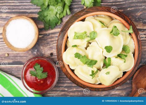  Pelmeni: Uma Explosão de Sabores Deliciosos Envoltos em Massa Macia e Leve!